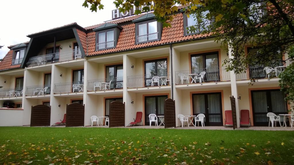 Landhotel Vierjahreszeiten Bad Königshofen im Grabfeld Exterior foto