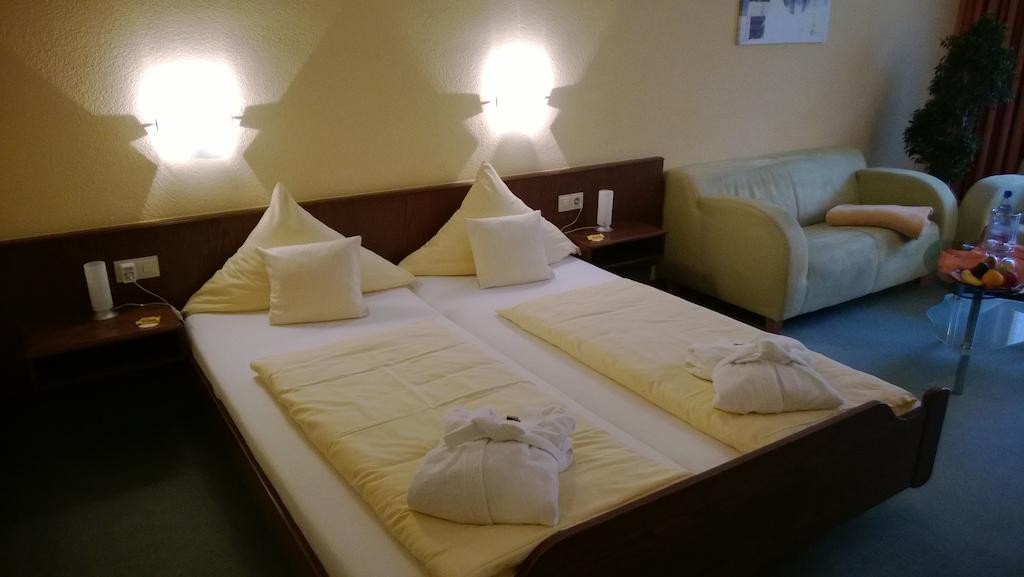 Landhotel Vierjahreszeiten Bad Königshofen im Grabfeld Quarto foto